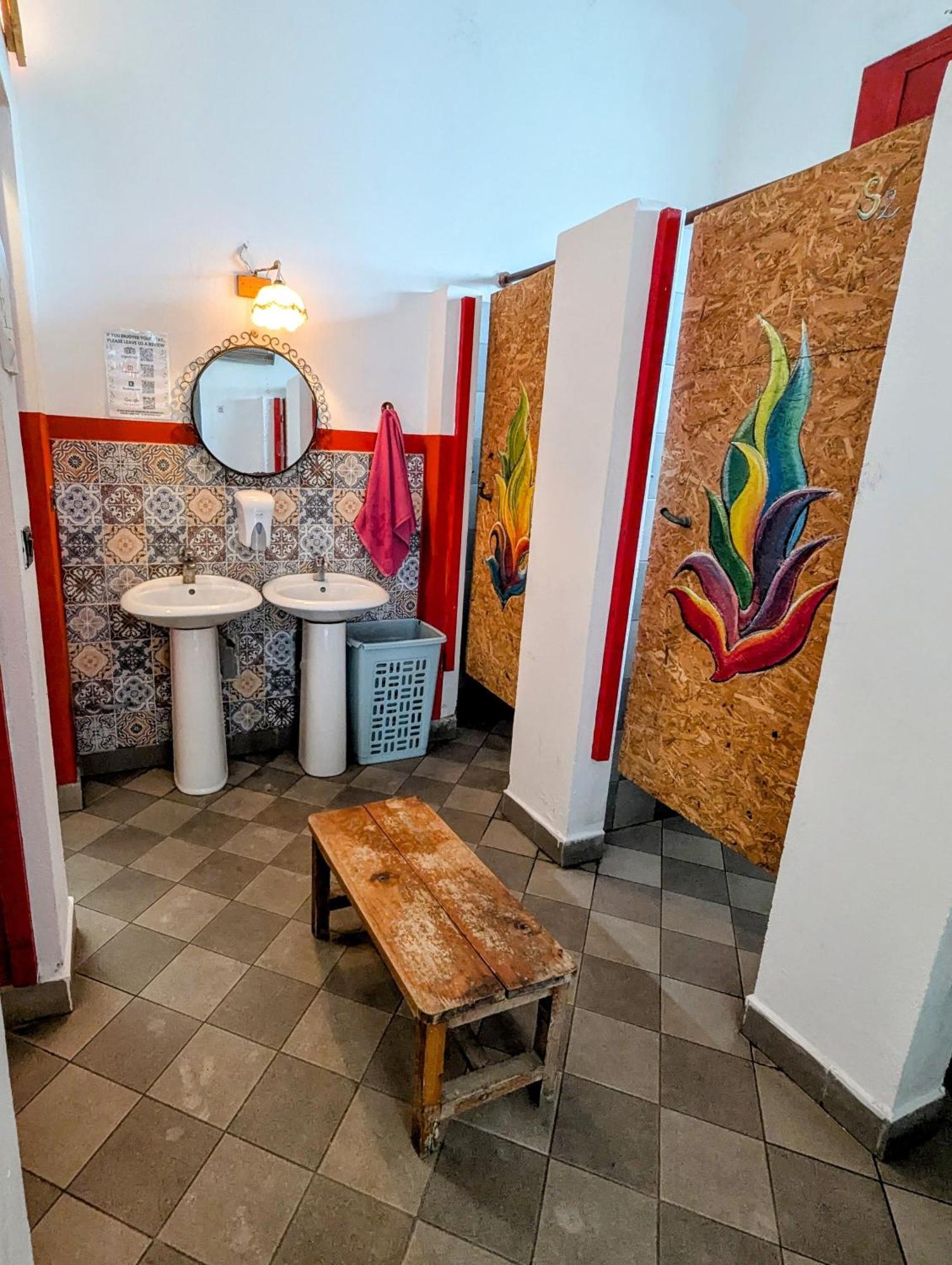Tirana Backpacker Hostel Esterno foto